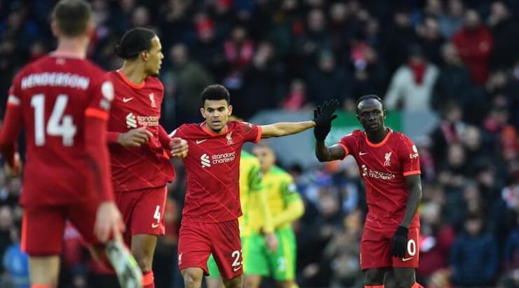 שחקני ליברפול חוגגים (רויטרס) שחקני ליברפול חוגגים