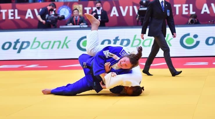 רז הרש'קו מול אדיאסורן אמרסייקאן (חגי מיכאלי) רז הרש'קו מול אדיאסורן אמרסייקאן