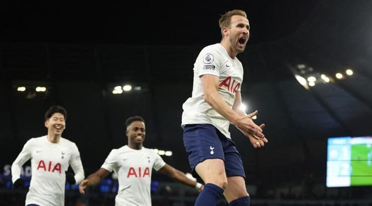 הארי קיין חוגג