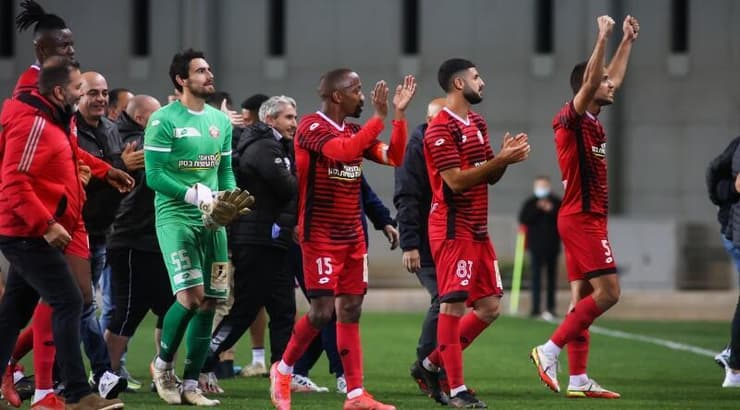 שחקני הפועל חדרה חוגגים