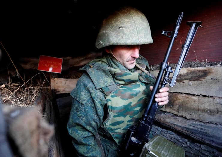 לוחם ב כוחות ה בדלנים ב דונייצק מזרח אוקראינה