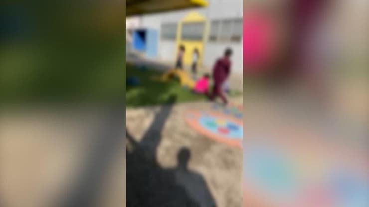 תיעוד הבנות שהוצגו כנכות משחקות בגן (צילום: דוברות והסברה ביטוח לאומי) תיעוד הבנות משחקות בגן