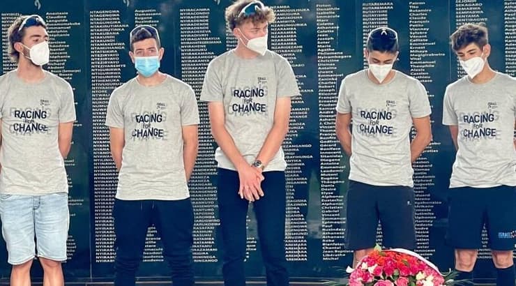 משלחת ישראל פרמייר טק לרואנדה באתר הזיכרון לטבח (מערכת ONE) (באדיבות זין שרצר) משלחת ישראל פרמייר טק לרואנדה באתר הזיכרון לטבח (מערכת ONE)