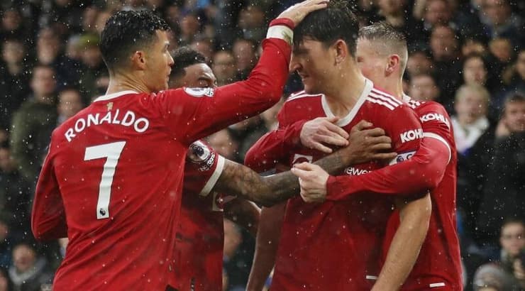 רונאלדו מברך את מגווייר (רויטרס) רונאלדו מברך את מגווייר