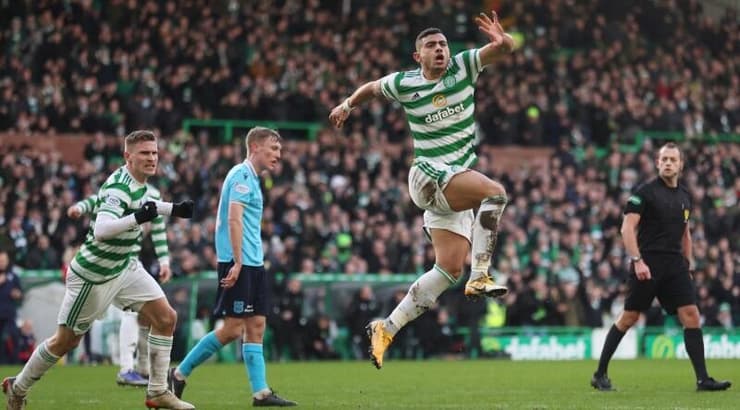 ג’יורג’יוס יאקומאקיס חוגג