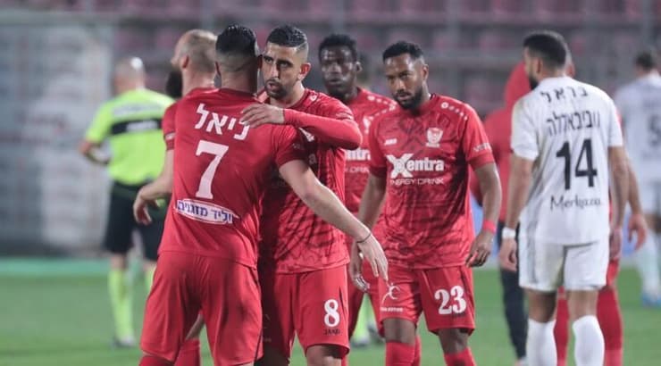 שחקני בני סכנין חוגגים