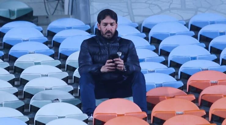 ניר ברקוביץ' ביציע (שחר גרוס) ניר ברקוביץ' ביציע