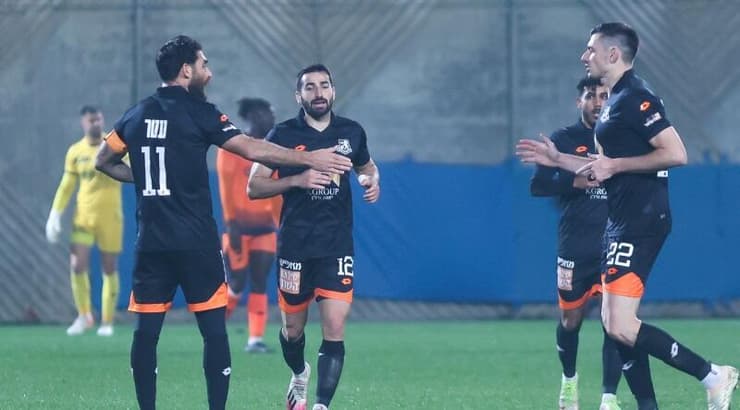 שחקני בני יהודה חוגגים (שחר גרוס) שחקני בני יהודה חוגגים