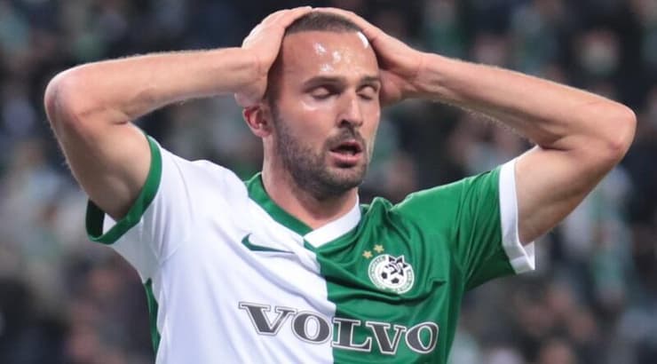 בן שהר תופס את הראש