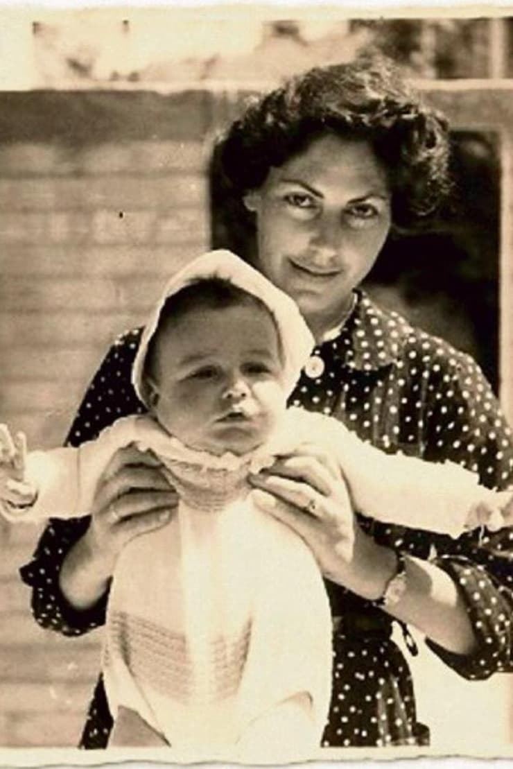 אלי גורנשטיין עם אימו רות