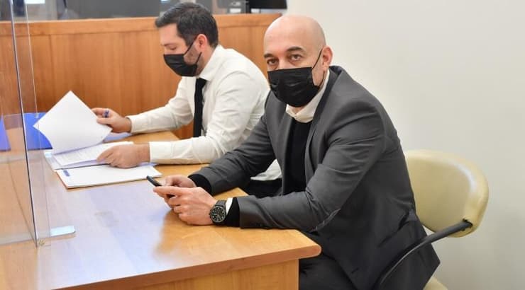 "מתמודדים עם התחייבויות מהעבר בניסיון להציל את המועדון". עו"ד מוזסון (חגי מיכאלי) "מתמודדים עם התחייבויות מהעבר בניסיון להציל את המועדון". עו"ד מוזסון