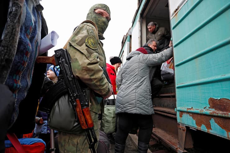 פינוי תושבים מ דונייצק במזרח אוקראינה ל רוסיה