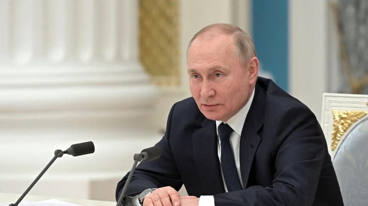 נשיא רוסיה ולדימיר פוטין מתייחס ל סנקציות מוסקבה רוסיה מלחמה
