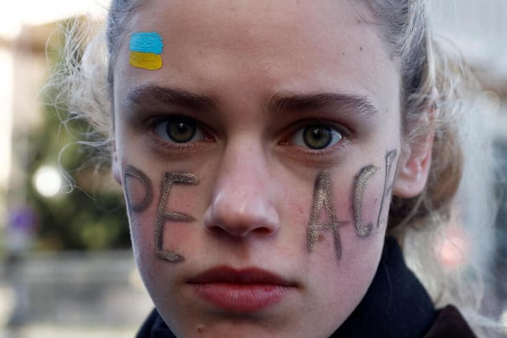 הפגנת תמיכה באוקראינה בפריז