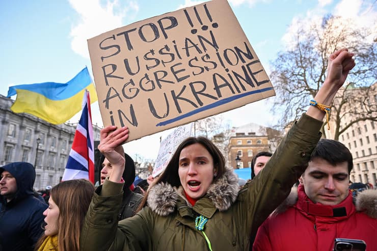 בריטניה מפגינים בעד אוקראינה 