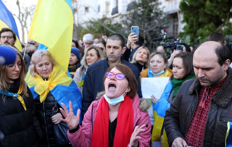 הפגנת תמיכה באוקראינה בפריז
