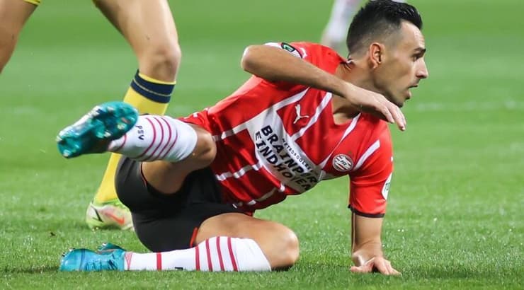 ערן זהבי על הדשא