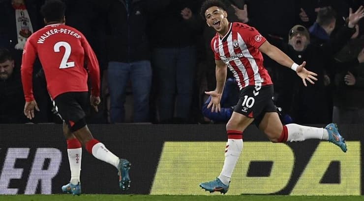 צ'ה אדאמס בטירוף