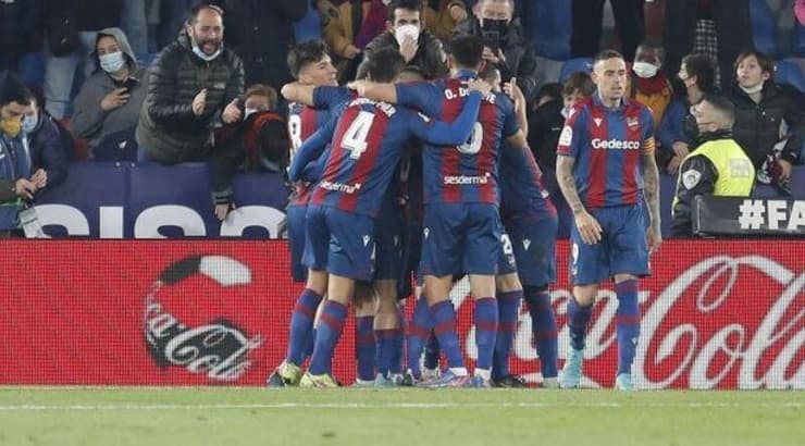 שחקני לבאנטה חוגגים (La Liga) שחקני לבאנטה חוגגים