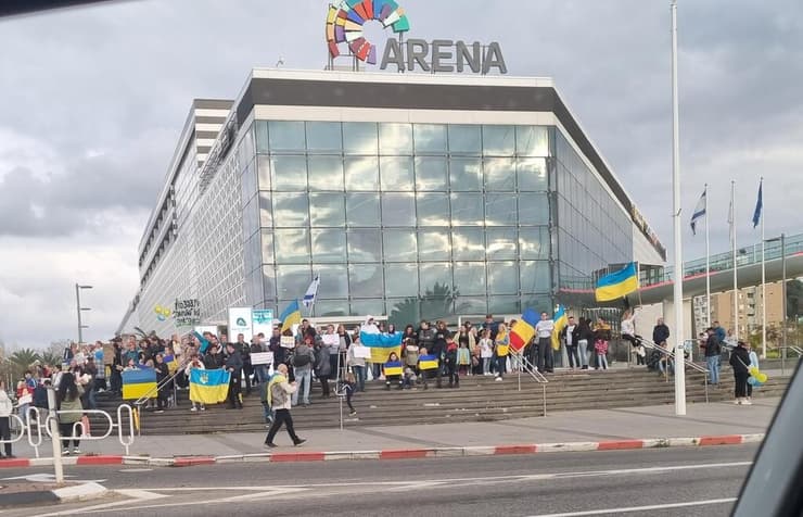 הפגנת תמיכה באוקראינה בכניסה לנהריה