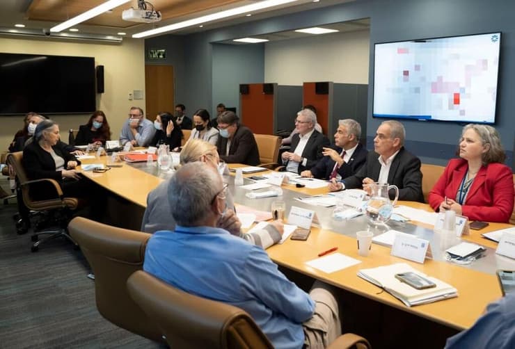 יאיר לפיד בחיתוך מצב שמרד החוץ