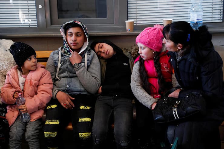 פליטים מאוקראינה בגבול הונגריה