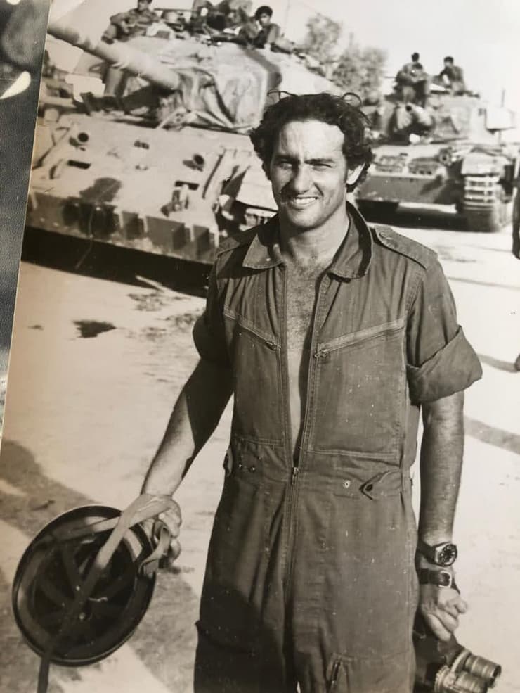 רון בן ישי עם חטיבת טנקים של צה"ל שהתקדמה לעבר ביירות במלחמת לבנון הראשונה