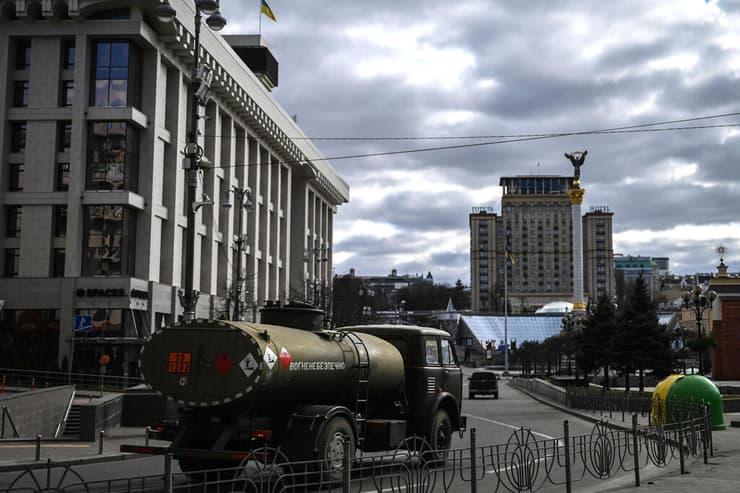 קייב רכב צבאי צבא  משבר מלחמה רוסיה אוקראינה 