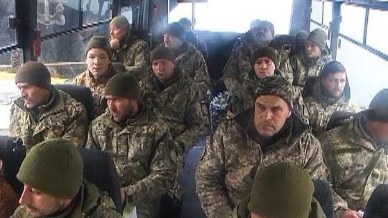 רוסיה מפרסמת תמונות של החיילים האוקראינים שנחשבו כמתים אחרי כיבוש אי הנחשים