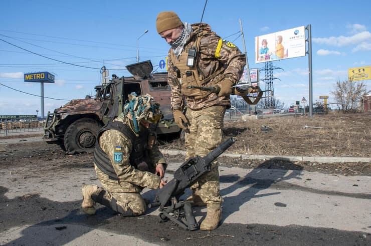 חרקוב אוקראינה רכב שרוף חייל מלחמה משבר אוקראינה רוסיה 