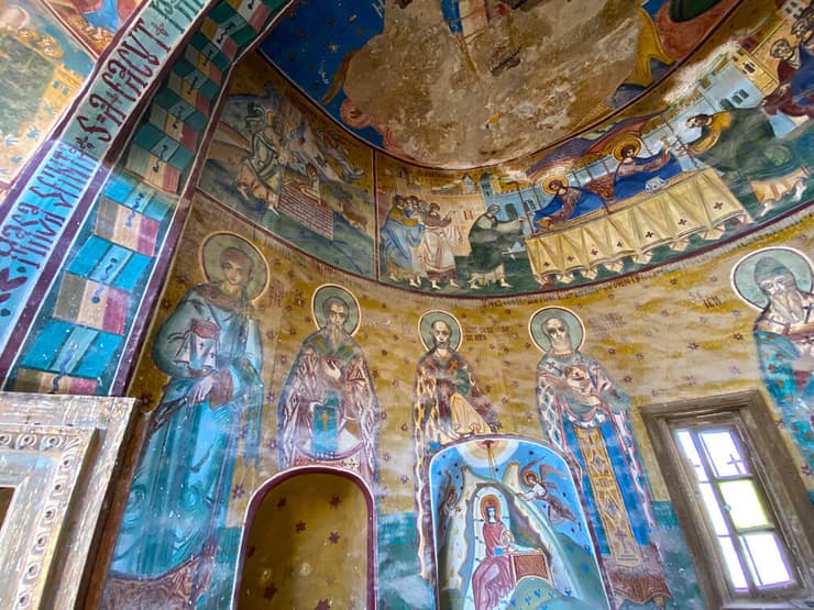 ציורי הקיר במנזר הרומני