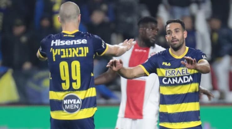 ג'ורג'ה יובאנוביץ' חוגג עם אייל גולסה (עמרי שטיין) ג'ורג'ה יובאנוביץ' חוגג עם אייל גולסה