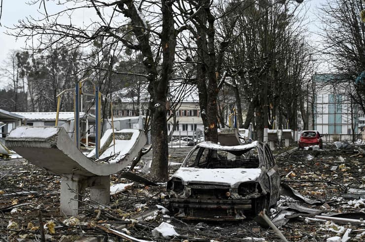 ברובארי קייב אוקראינה ה   מתקן צבאי ש נהרס ב הפגזות צבא מלחמה הריסות הרס הפגזות רוסיה משבר מלחמה    