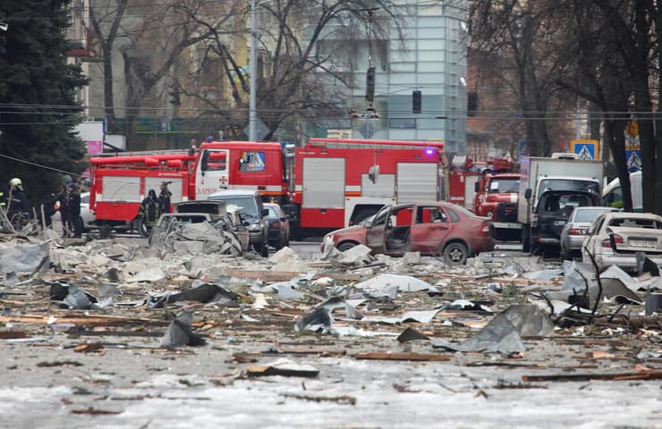 אוקראינה חרקוב תוצאות הרס אחרי הפצצה רוסית באזור בניין הממשל 