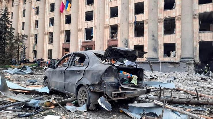 אוקראינה חרקוב תוצאות הרס אחרי הפצצה רוסית באזור בניין הממשל 