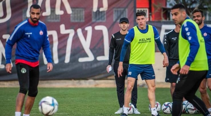 שחקני הפועל באר שבע באימון (האתר הרשמי של הפועל ב"ש) שחקני הפועל באר שבע באימון