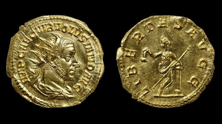 המטבע שנמצא ועליו דיוקנו של הקיסר וולוסיאנוס ודמותה של ליברטאס