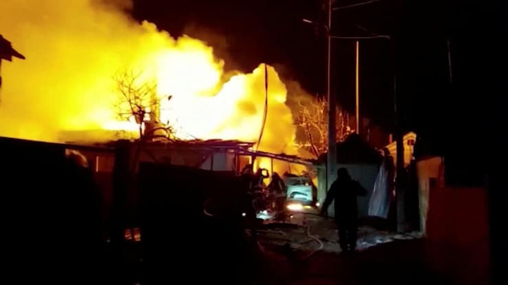 ז'יטומיר אוקראינה אש ועשן  בעקבות הפצצת רוסיה משבר מלחמה  