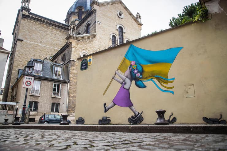 צרפת פריז גרפיטי כתובת קיר מלחמת אוקראינה רוסיה