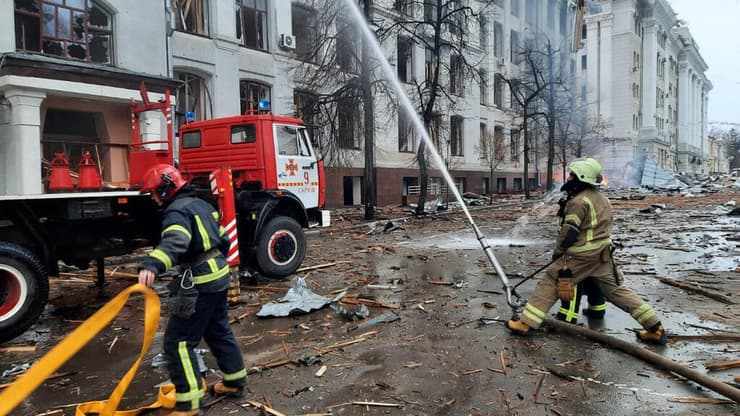 חרקוב שרפה בעקבות הפצצה  מלחמה משבר אוקראינה רוסיה 