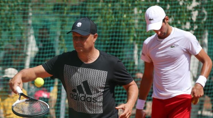 נובאק ג'וקוביץ' עם מריאן וג'דה (רויטרס) נובאק ג'וקוביץ' עם מריאן וג'דה