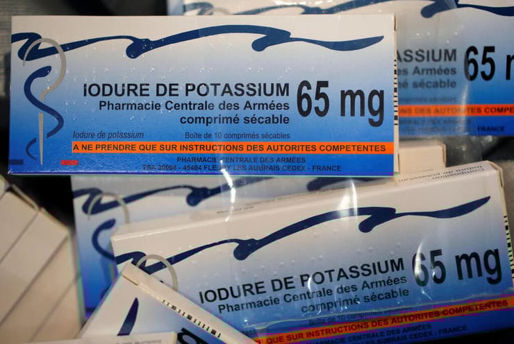 טבילות יוד. בבולגריה נמשכרה בשבוע כמות של שנה (צילום: רויטרס ) טבליות יוד