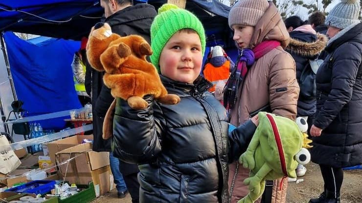 פליטים במעבר הגבול בין אוקראינה לפולין