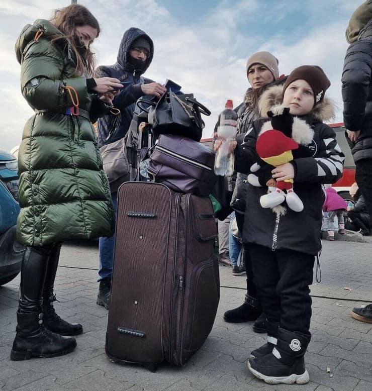 פליטים במעבר הגבול בין אוקראינה לפולין