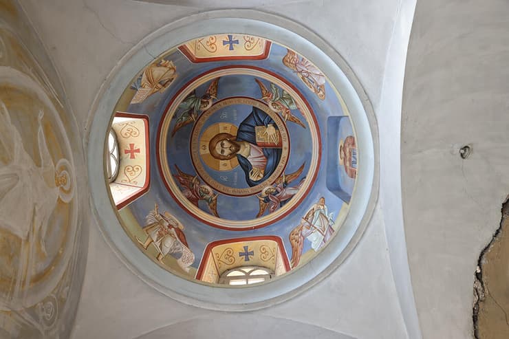 ישו פנטוקרטור - שליט העולם - מעטר המאפיין כיפות כנסיות ייווניות אורתודוכסיות - מנזר הקרנטל