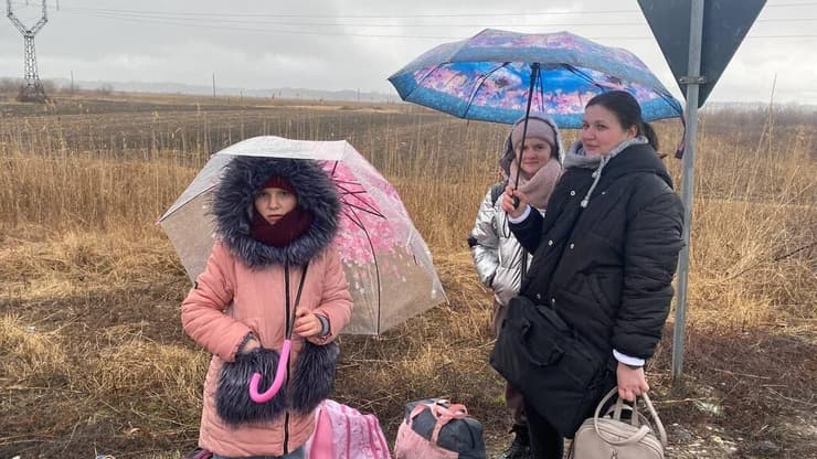 הלן ושתי בנותיה