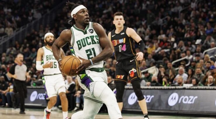 ג'רו הולידיי בדרך לסל (רויטרס) ג'רו הולידיי בדרך לסל