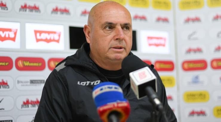 "זה מקצוע אכזרי ומסוכן". בני לם (נעם מורנו) "זה מקצוע אכזרי ומסוכן". בני לם