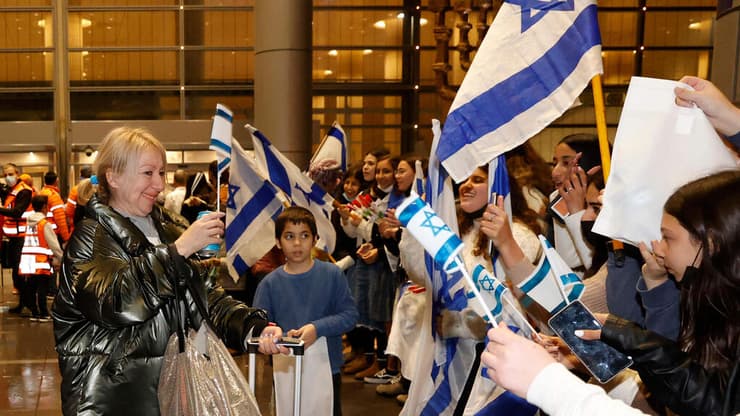 ישראל נמל תעופה עולים לארץ בעקבות מלחמה משבר רוסיה אוקראינה עולים חדשים 