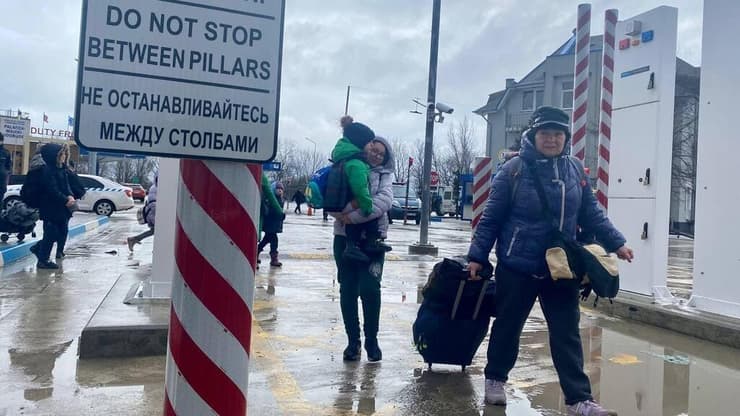 פליטים אוקראיניים בגבול אוקראינה עם מולדובה